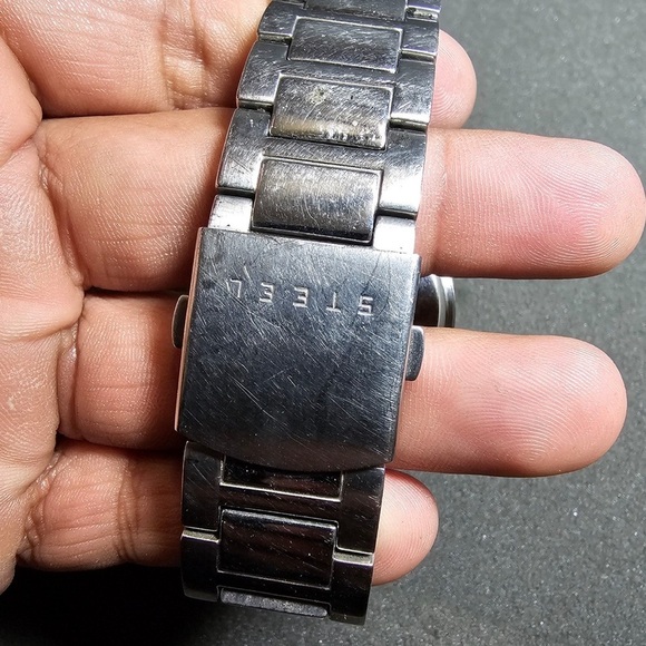 Guess Steel Mens Quartz Watch Silver Tone Working U0075G3 Cracked Crystal - Picture 11 of 13